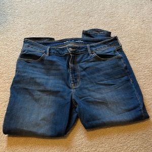 Old Navy size 16 high rise super skinny SHORT jeans. Great condition smoke free